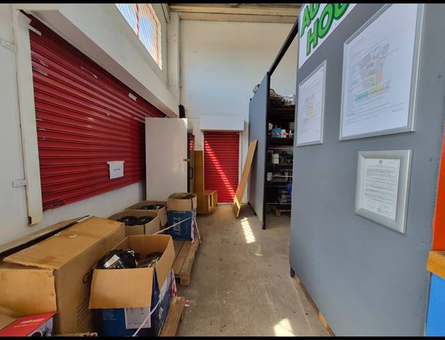 526M² WAREHOUSE TO LET IN BOLTONIA